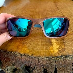 Men’s Costa Corbina Polarized Sunglasses in rare Gunstock frame